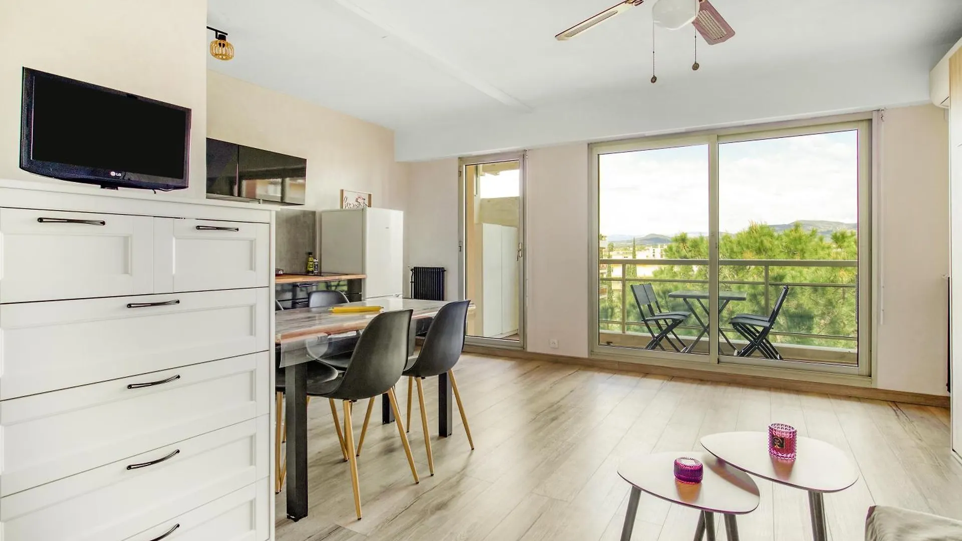 Apartment La Lauve - Studio Climatise Avec Piscine Partagee Saint-Raphael